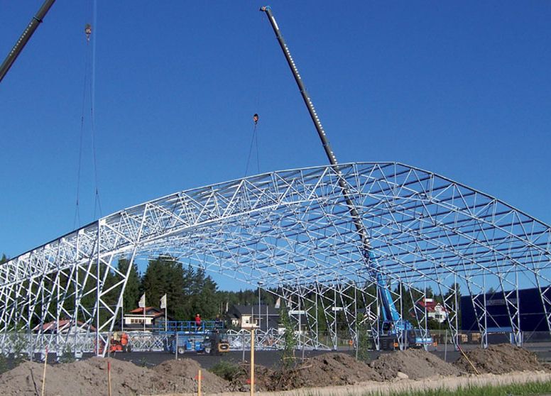The frame of the steel hall is in place.