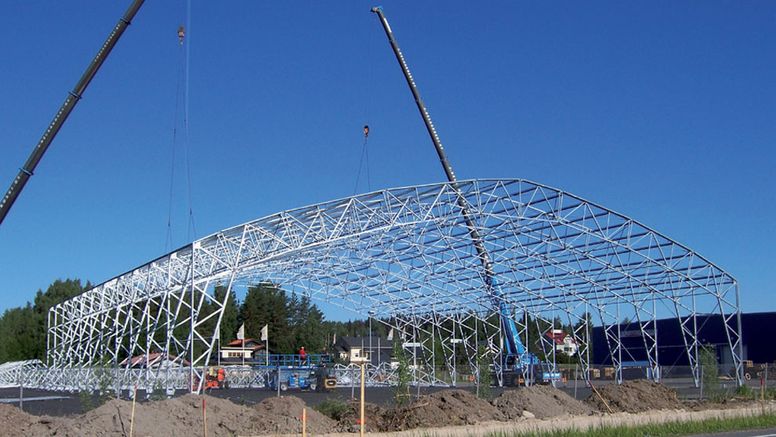 The frame of the steel hall is in place.